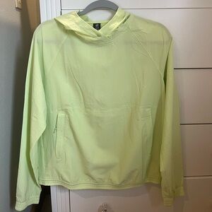 Mountain Hardwear Women’s top